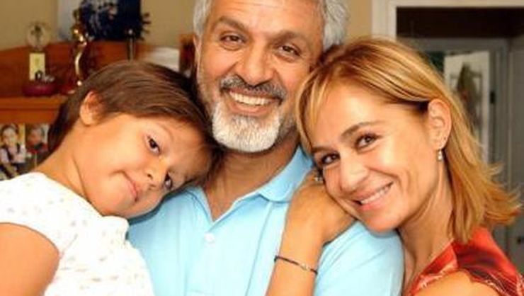 Талат Булут с женой и дочкой