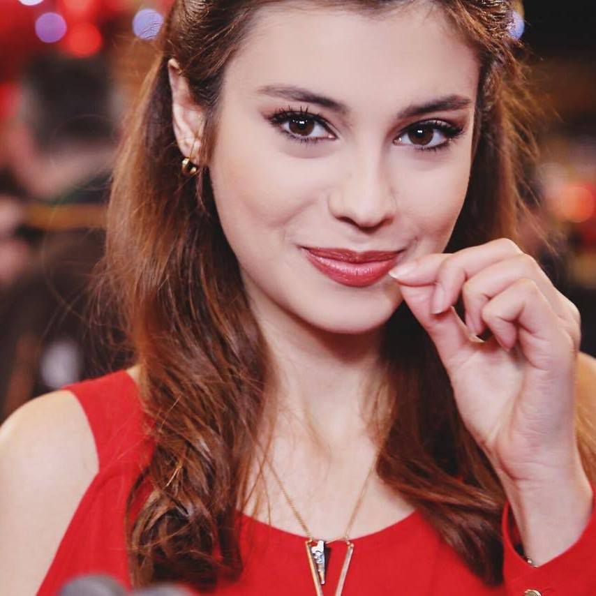 Турецкая актриса Элиф Доган