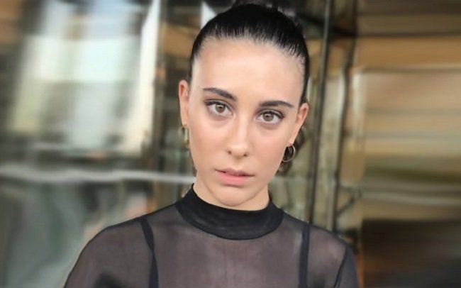Актриса Турции Нивда Зизан Альп