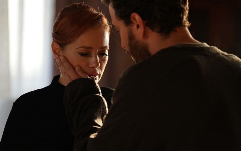 Что произошло в 1-м эпизоде турецкого сериала «Ревность»? Что произошло в 1-м эпизоде турецкого сериала «Ревность»?